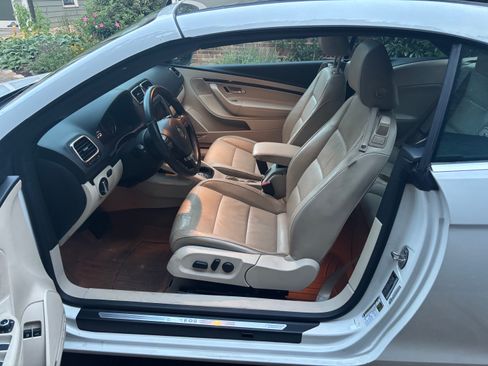Used 2013 Volkswagen Eos Executive FWD image 11