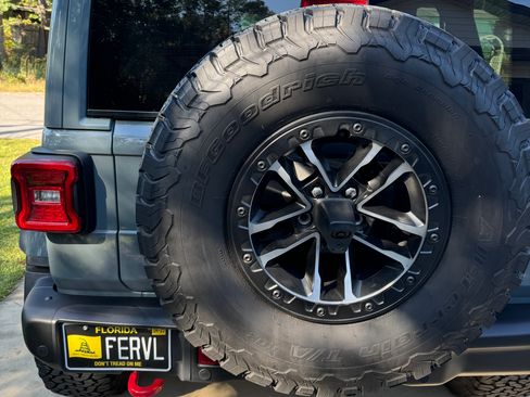 Used 2024 Jeep Wrangler Unlimited Rubicon AWD/4WD image 11