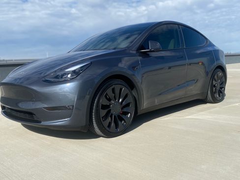 Used 2022 Tesla Model Y Performance AWD/4WD image 1