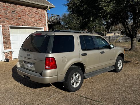 Used 2004 Ford Explorer Sport XLT image 9