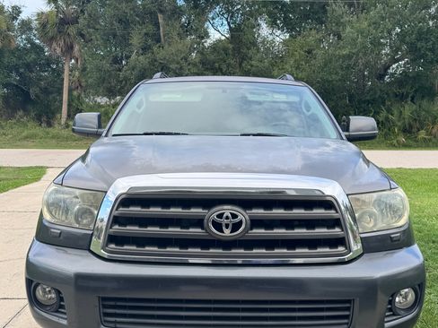 Used 2013 Toyota Sequoia SR5 RWD image 5