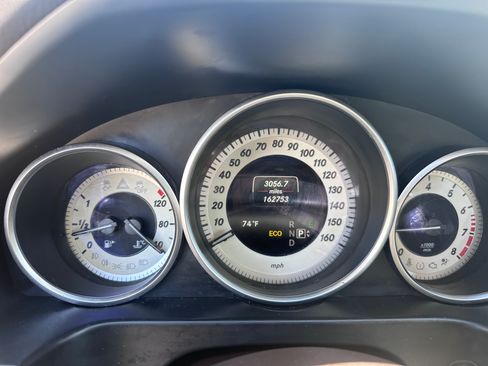 Used 2014 Mercedes-Benz E 350 4MATIC Sedan image 9