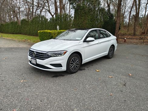 Used 2021 Volkswagen Jetta SE image 4