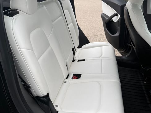 Used 2021 Tesla Model Y Long Range image 10