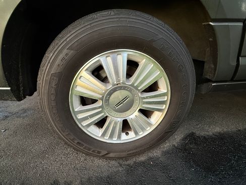 Used 2014 Lincoln Navigator L 4WD w/ Equipment Group 101A image 13