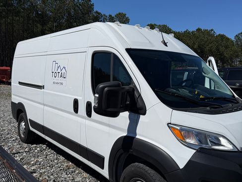 Used 2023 RAM ProMaster 2500 w/ Convenience Group FWD image 4
