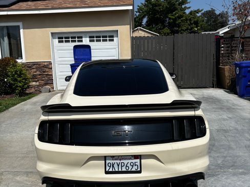 Used 2017 Ford Mustang GT RWD image 5