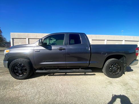 Used 2016 Toyota Tundra SR5 image 4
