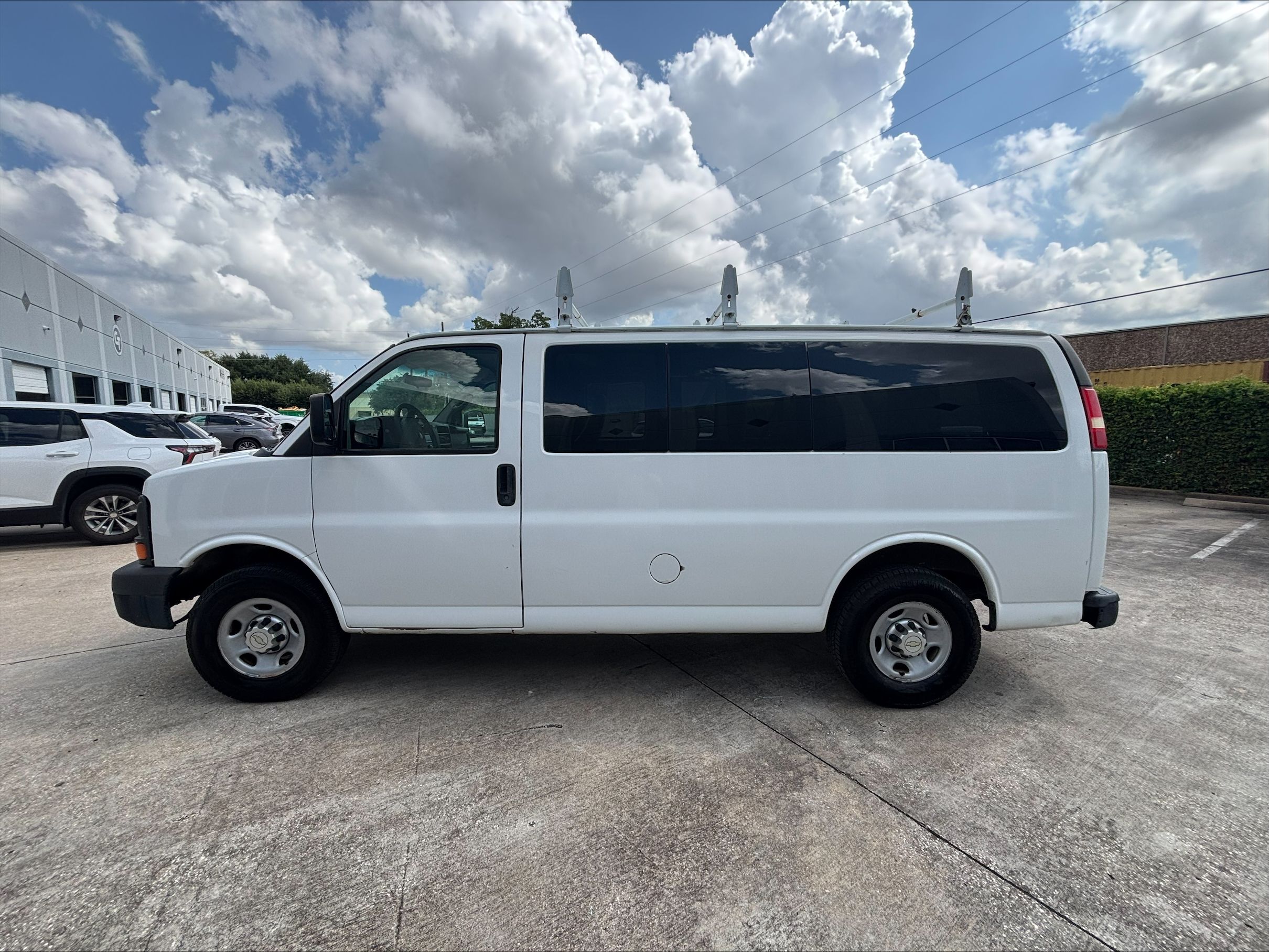 Used 2011 Chevrolet Express 2500 LS RWD image 5