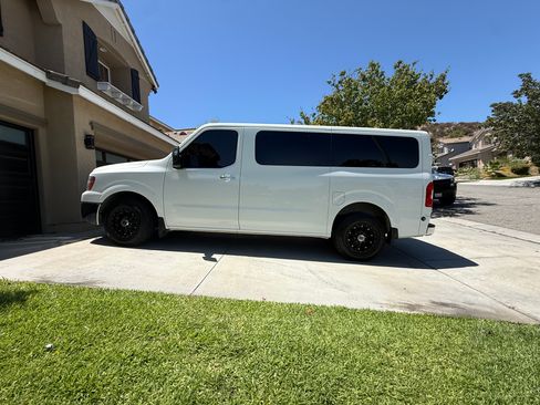 Used 2015 Nissan NV 3500 SL w/ Technology Package RWD image 10