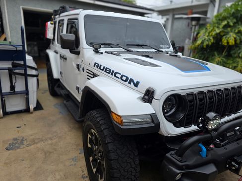 Used 2024 Jeep Wrangler Unlimited Rubicon 4xe image 2