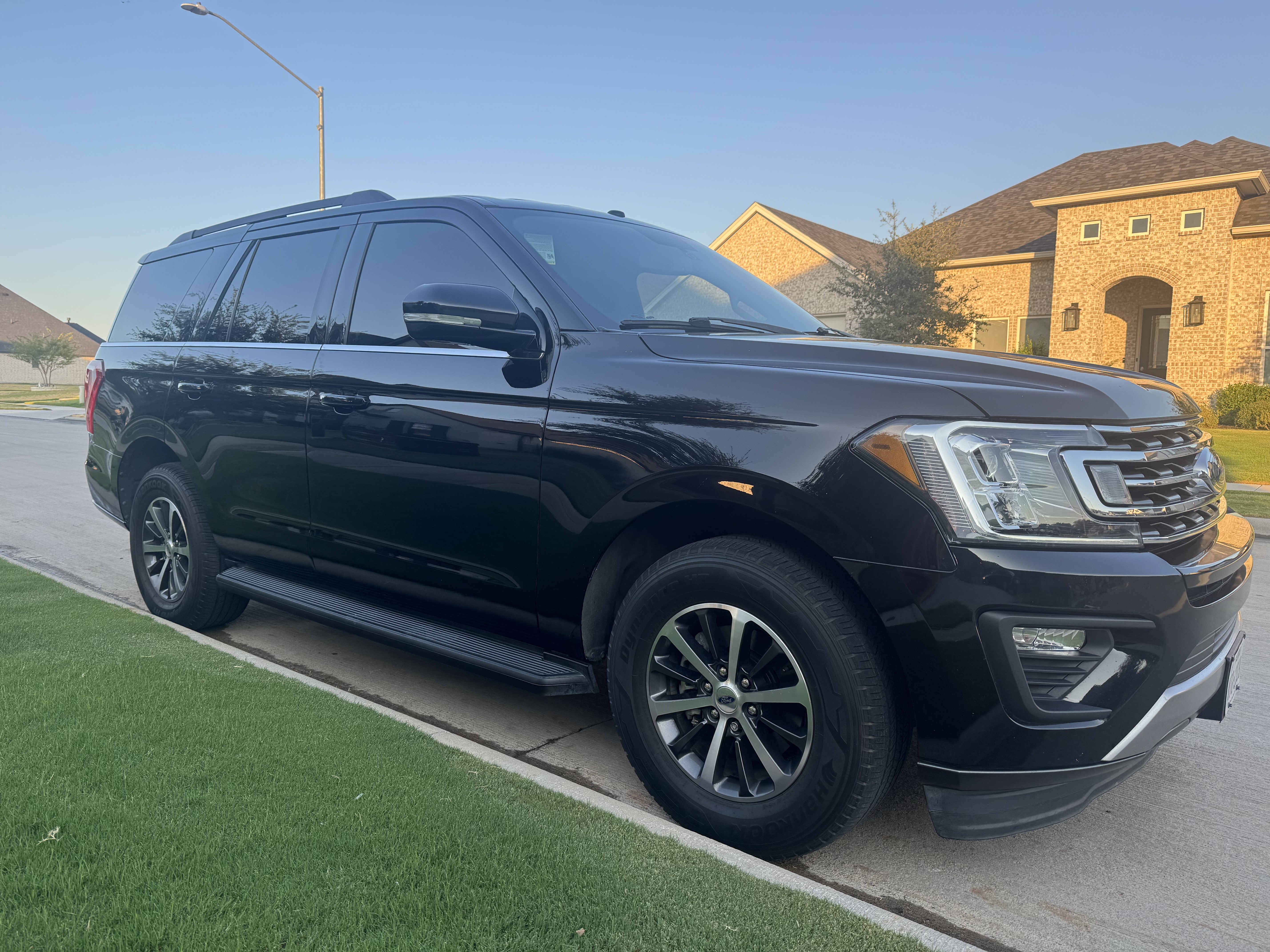 Used 2019 Ford Expedition XLT w/ Equipment Group 201A RWD image 1