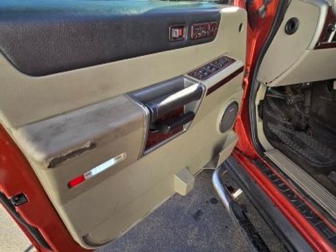 Used 2003 HUMMER H2 w/ Preferred Equipment Group image 19