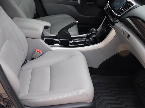 Used 2017 Honda Accord EX-L image 15