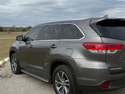 Used 2018 Toyota Highlander XLE image 5