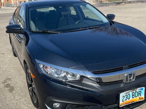 Used 2018 Honda Civic EX-T image 2