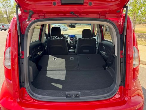 Used 2012 Kia Soul + FWD image 11