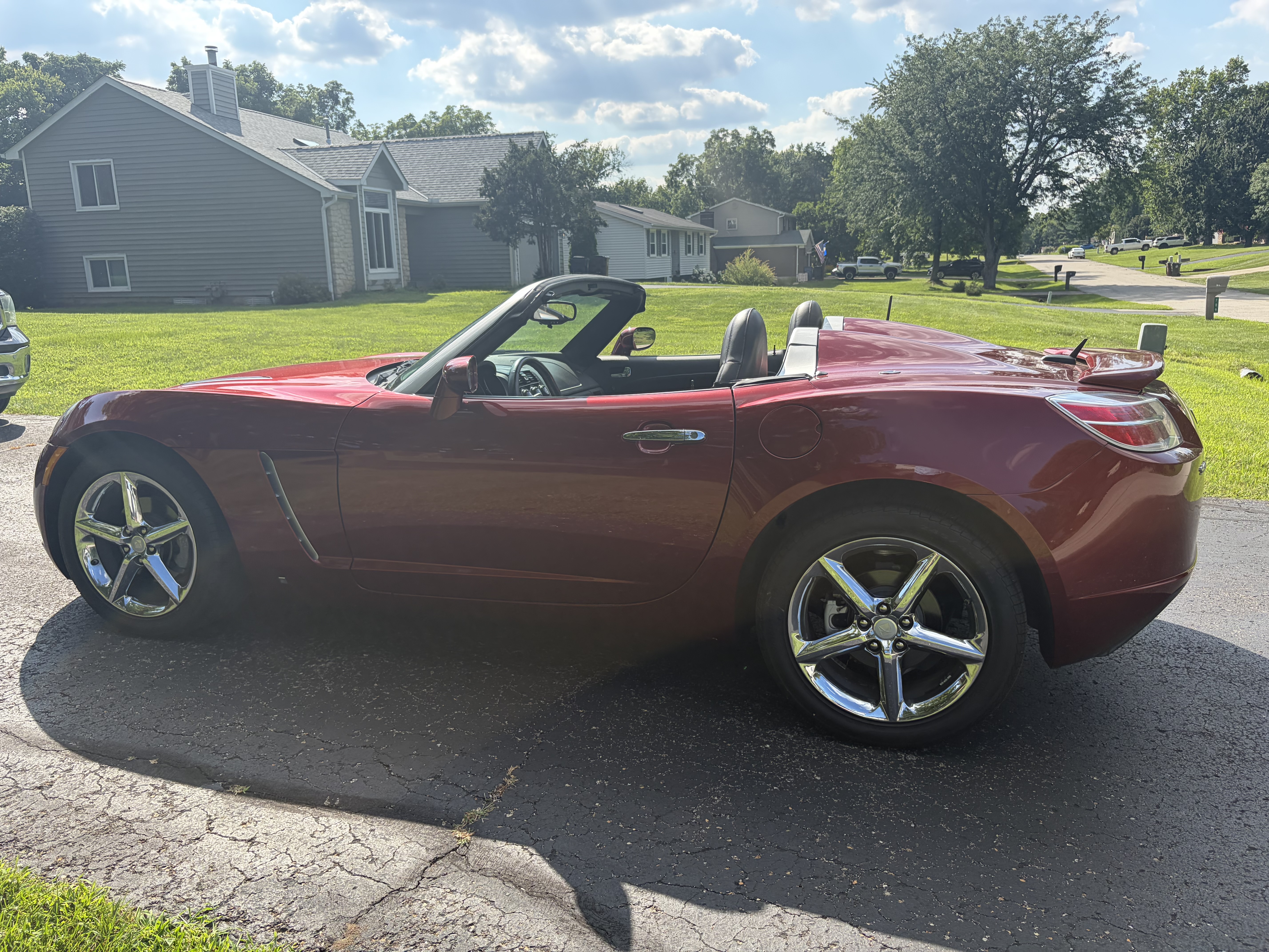 Used 2009 Saturn Sky Red Line RWD image 2