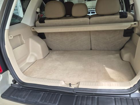 Used 2010 Ford Escape XLT image 9