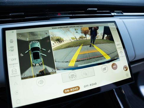 Used 2025 Land Rover Range Rover Sport Dynamic SE image 17