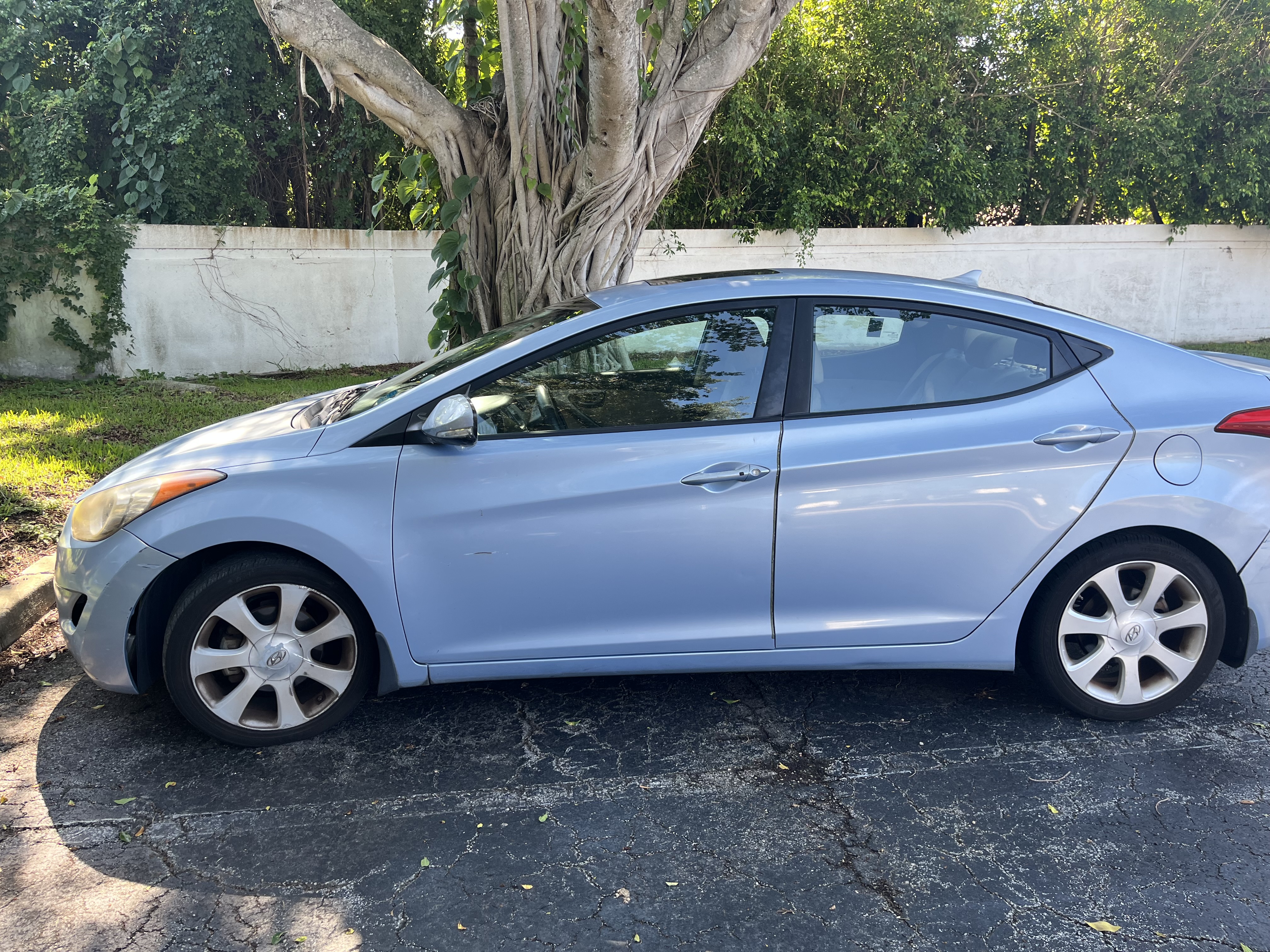 Used 2013 Hyundai Elantra Limited w/ Technology Pkg FWD image 1