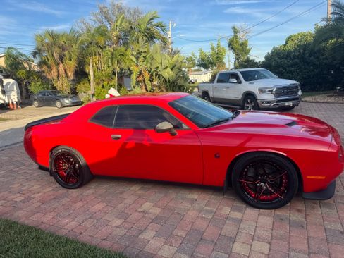 Used 2018 Dodge Challenger R/T Scat Pack RWD image 4