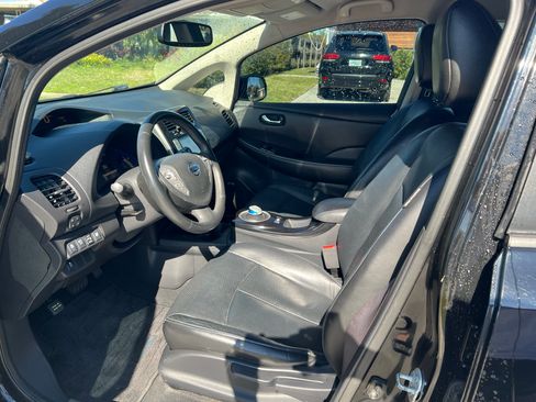 Used 2015 Nissan Leaf SL w/ Premium Package image 8