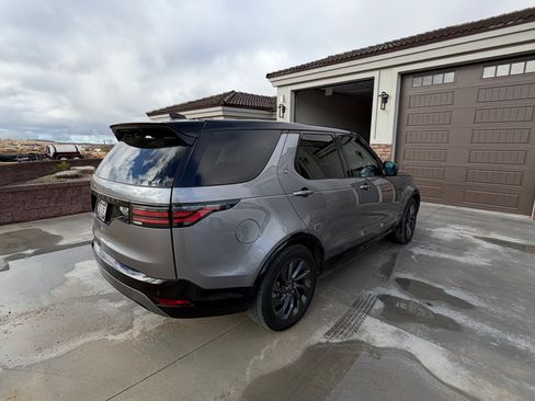 Used 2021 Land Rover Discovery S R-Dynamic image 8