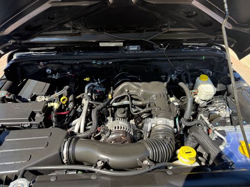 Used 2013 Jeep Wrangler Unlimited Sport image 20