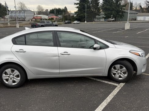 Used 2017 Kia Forte LX image 5