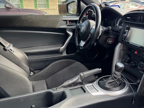 Used 2017 Toyota 86 image 8