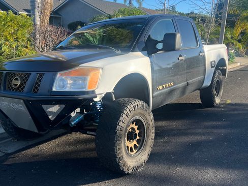 Used 2008 Nissan Titan SE image 1