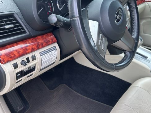 Used 2011 Subaru Outback 2.5i Limited w/ PWR Moonroof Pkg AWD/4WD image 12