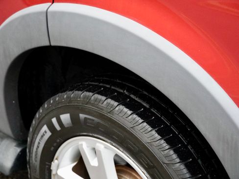 Used 2006 Ford Explorer XLT image 11