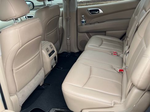 Used 2016 Nissan Pathfinder SL w/ Trailer Tow Package image 10