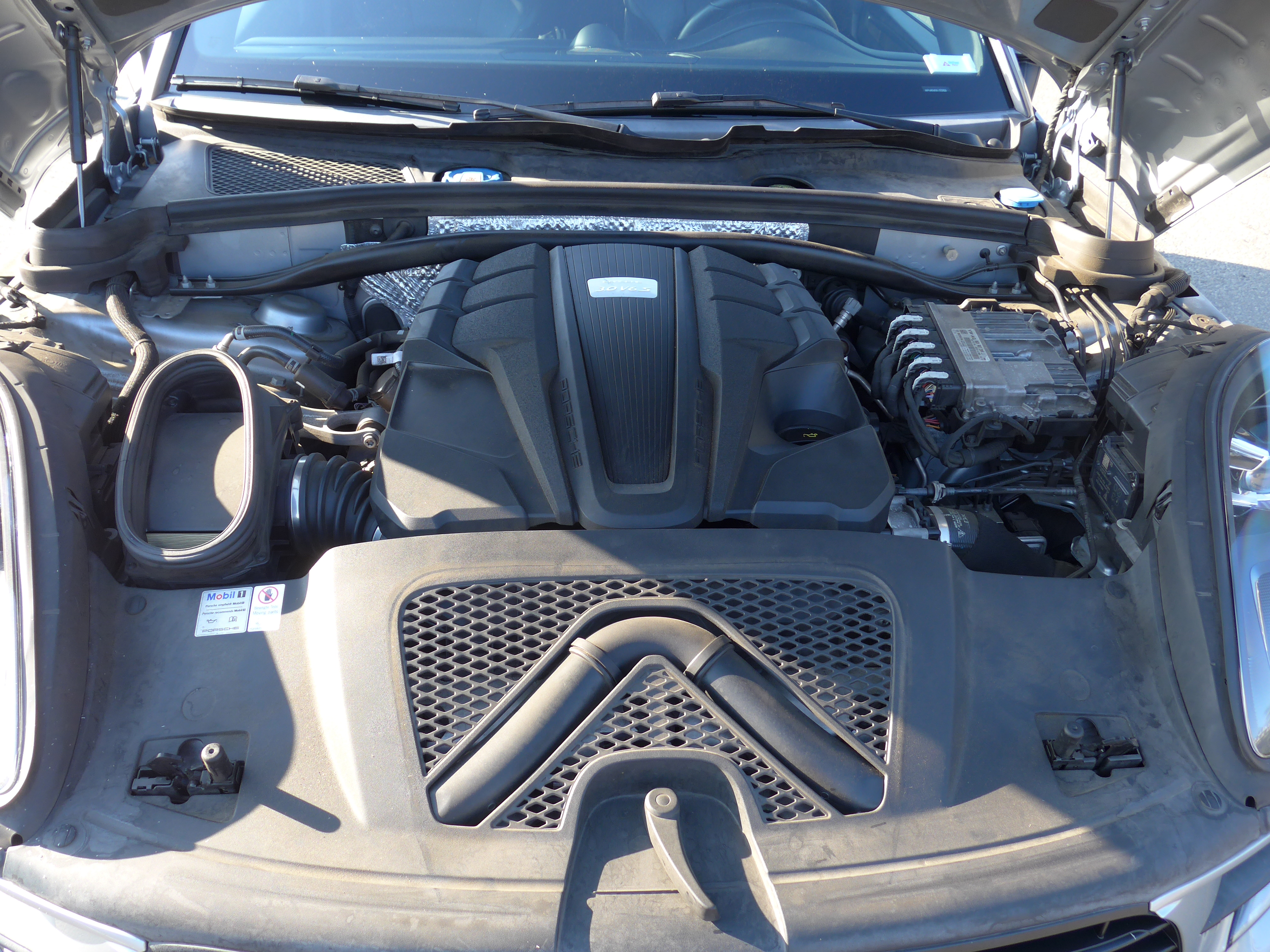 Used 2020 Porsche Macan S AWD/4WD image 25