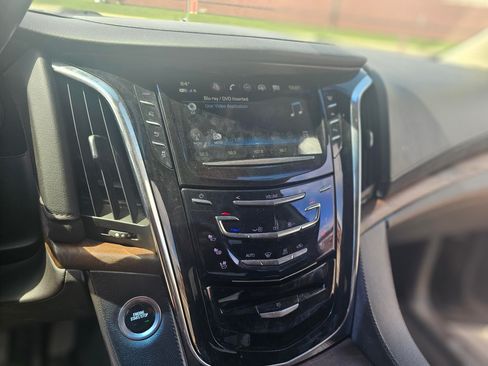 Used 2018 Cadillac Escalade Premium Luxury AWD/4WD image 11