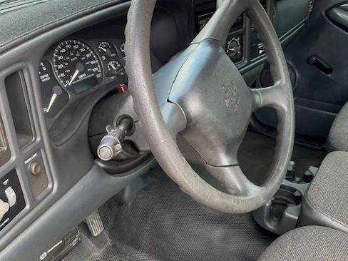 Used 2002 Chevrolet Silverado 1500 2WD Regular Cab image 9
