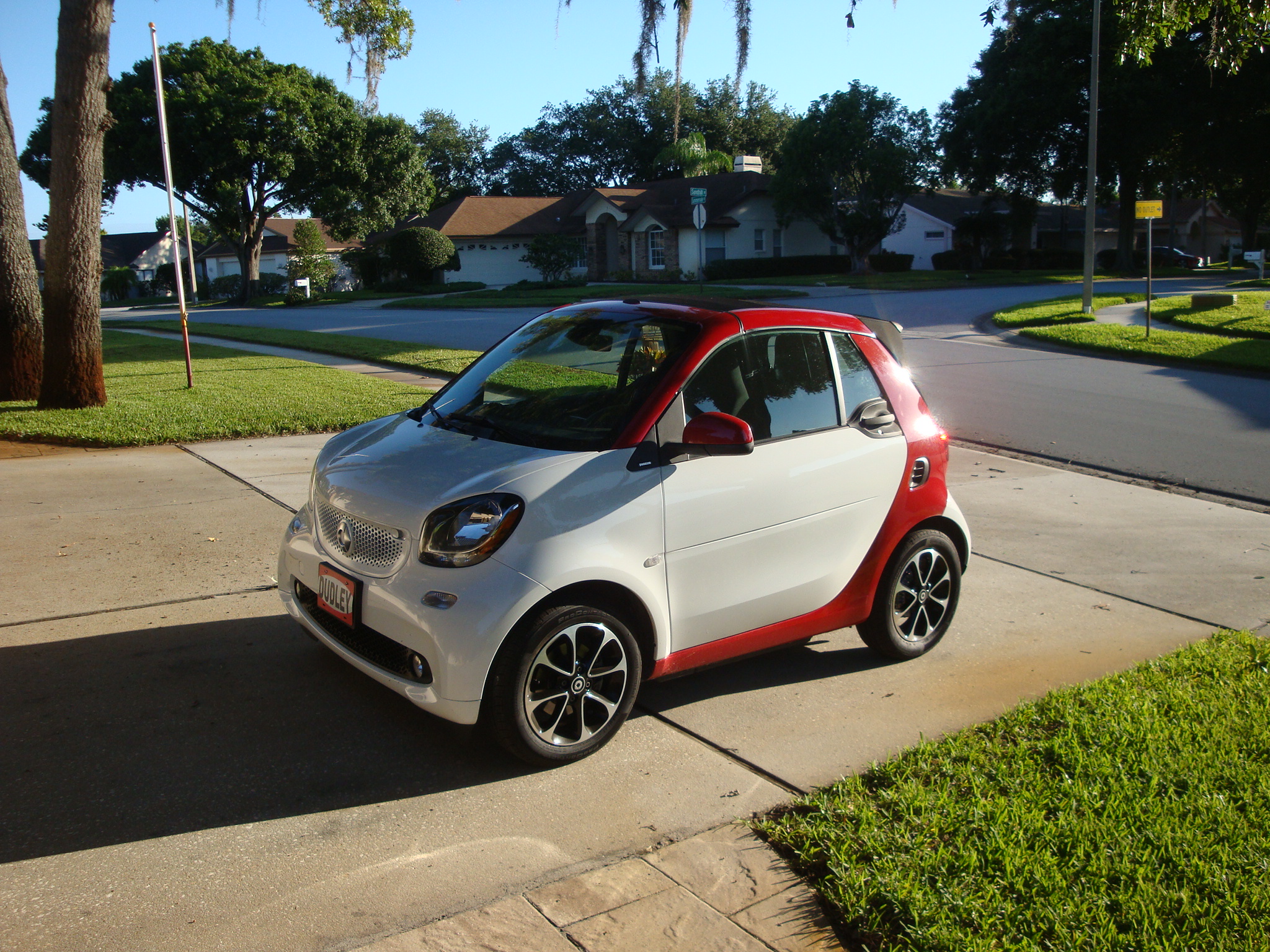 Used 2017 smart fortwo passion RWD image 1
