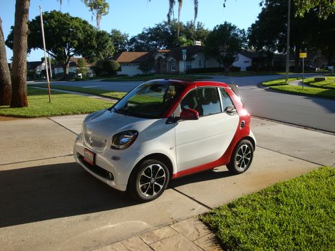 Used 2017 smart fortwo passion image 1