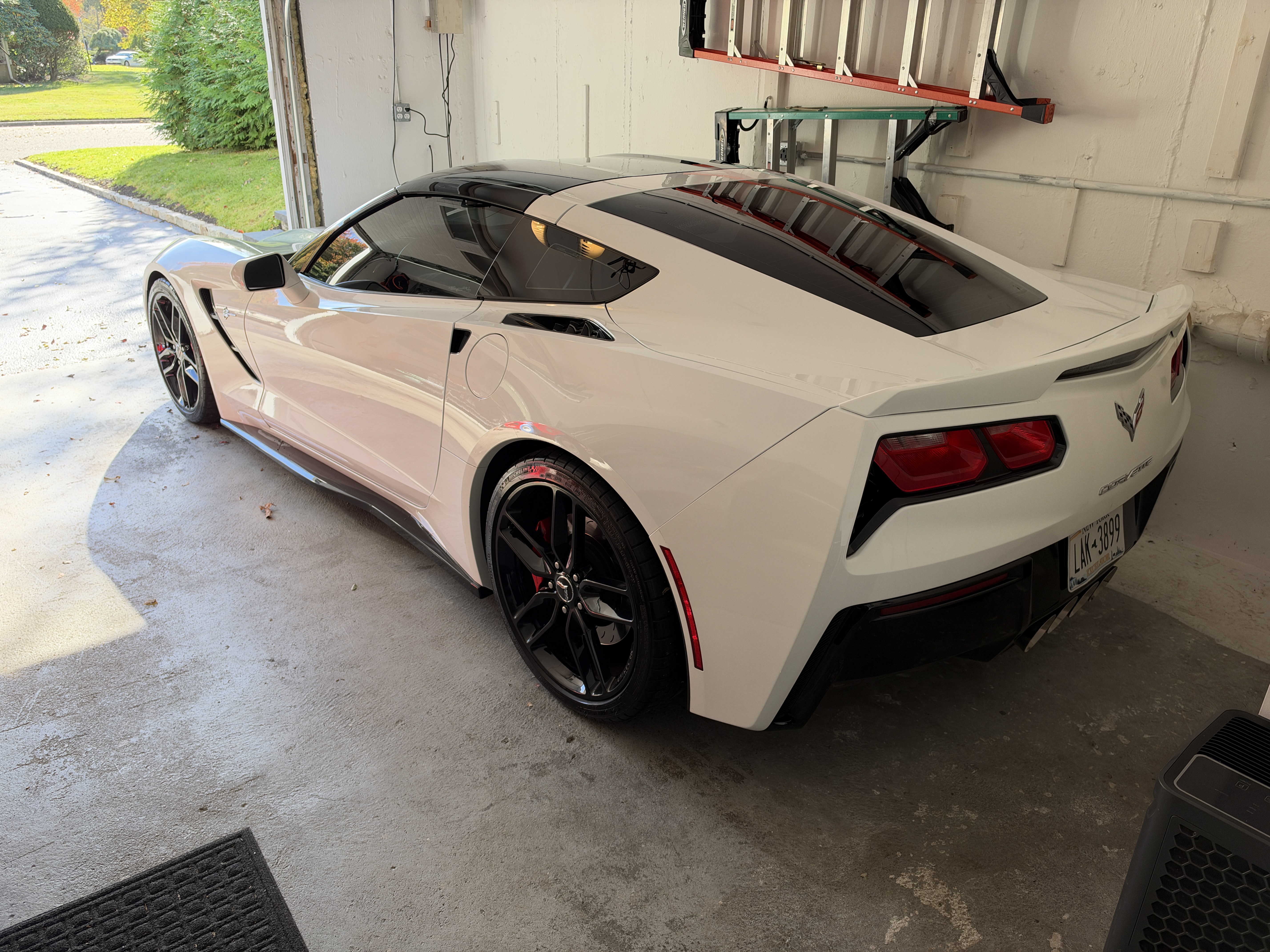 Used 2015 Chevrolet Corvette Stingray Coupe w/ 2LT Preferred Equipment Group RWD image 10