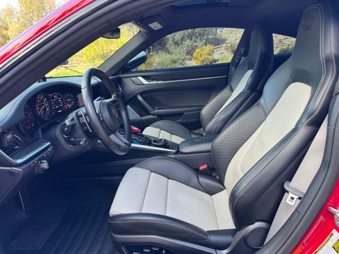 Used 2022 Porsche 911 Turbo S image 10