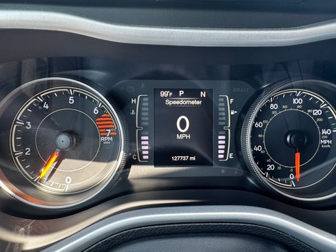Used 2018 Jeep Cherokee Latitude Plus FWD image 11