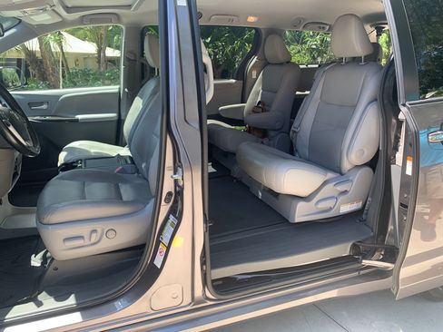 Used 2019 Toyota Sienna XLE FWD image 8