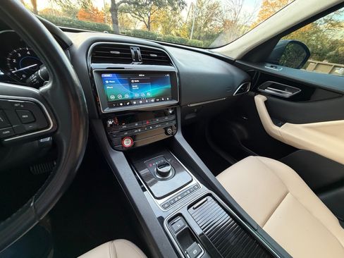 Used 2019 Jaguar F-PACE Premium image 14