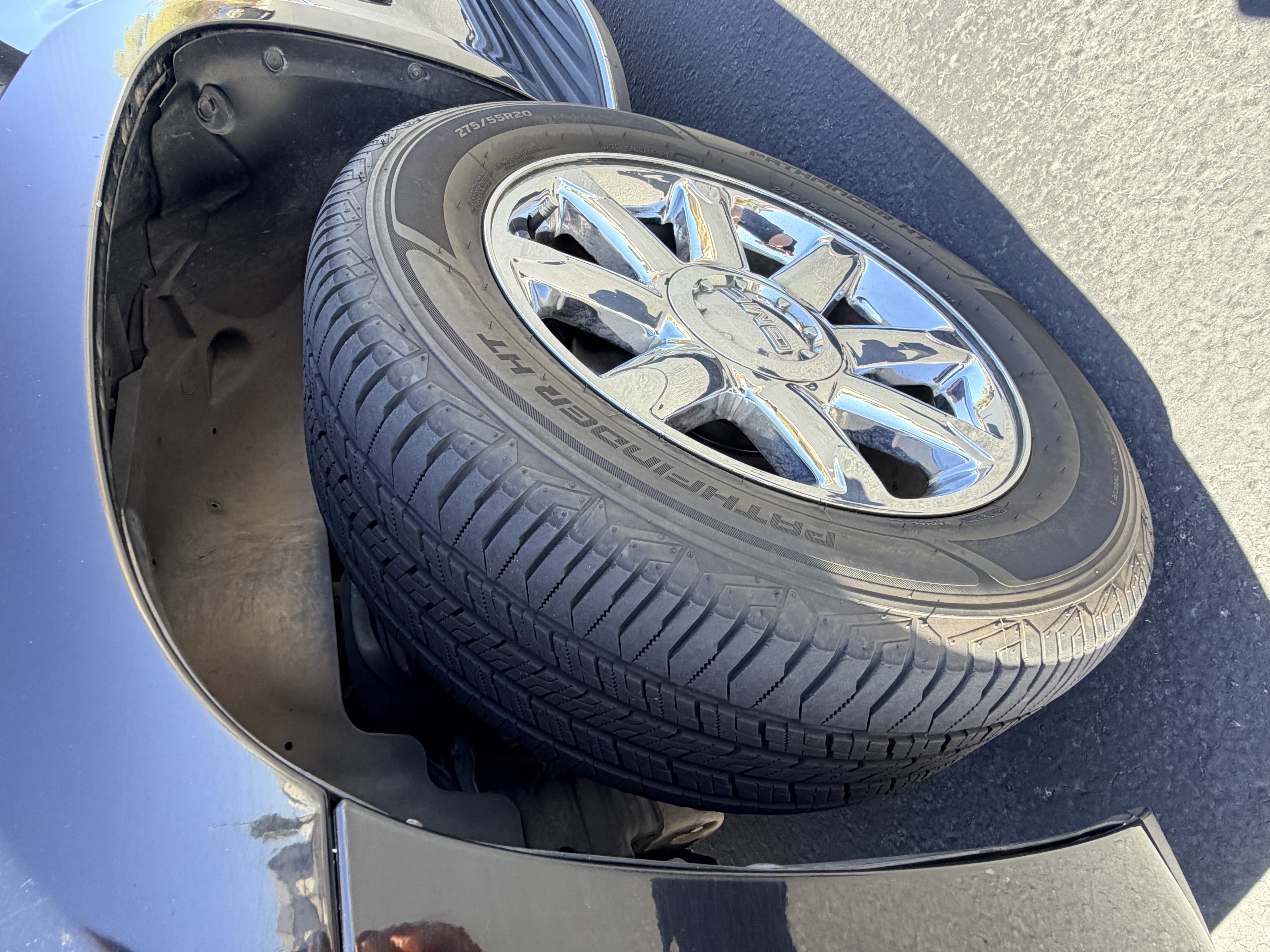 Used 2010 GMC Yukon XL Denali AWD/4WD image 6