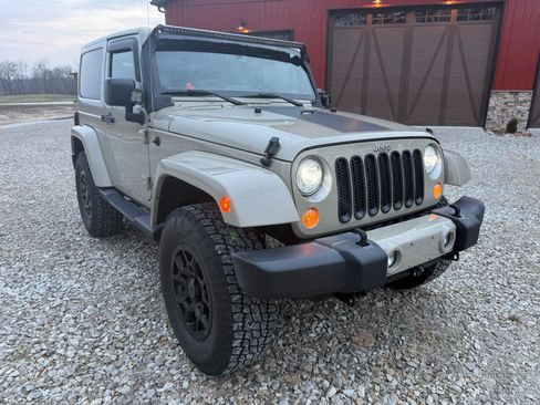 Used 2018 Jeep Wrangler Sahara w/ Dual Top Group image 2