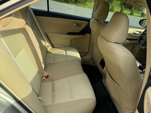 Used 2015 Toyota Camry LE FWD image 5