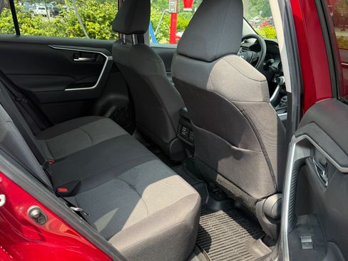 Used 2022 Toyota RAV4 XLE w/ Convenience Package AWD/4WD image 6