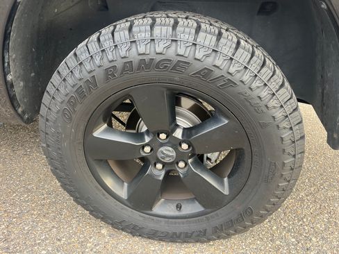 Used 2017 RAM 1500 Express w/ Black Ram 1500 Express Group image 10